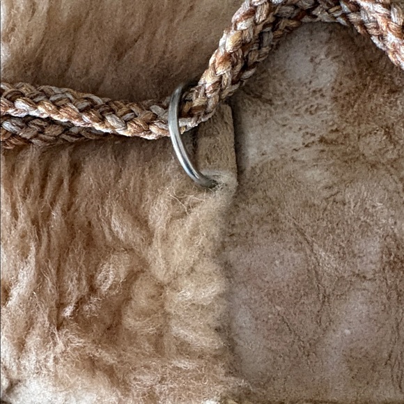 Genuine shearling patchwork drawstring bag. - Picture 3 of 4